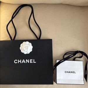 CHANEL Shopping Bags - black w Camelia, white mini